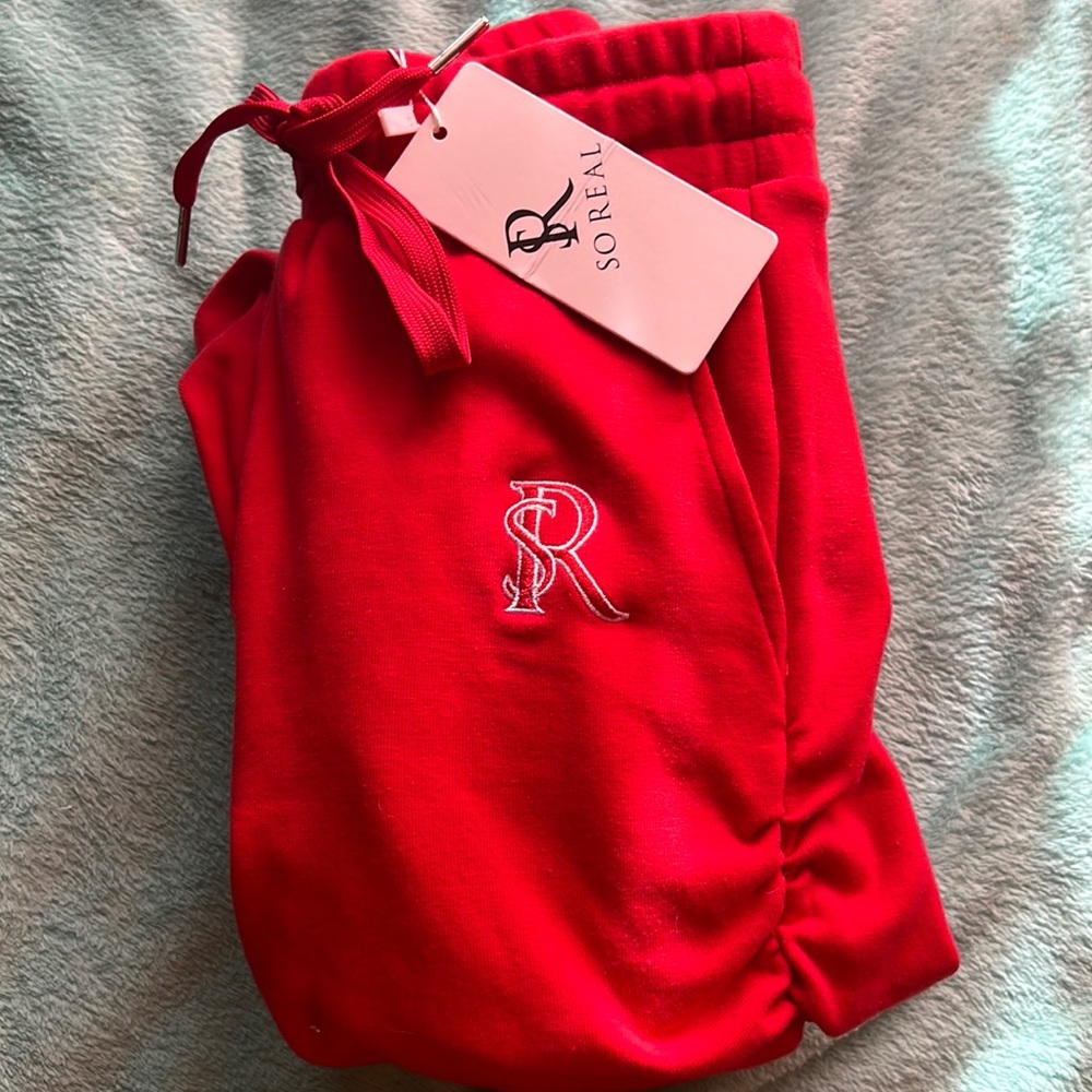 My name is Wendy I am selling these pair of leggings I got super cute.❤️